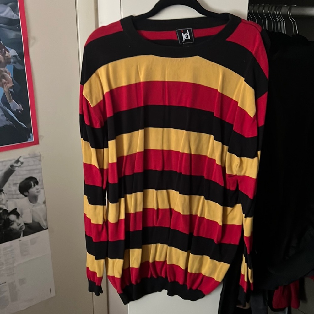 PLUS SIZE Striped Sweater. 2XL. Black, Yellow and Red.